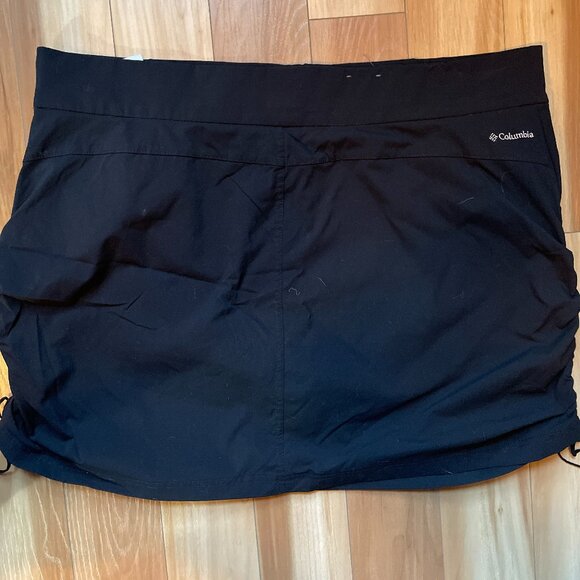Columbia skort with ruched detail - Picture 2 of 10